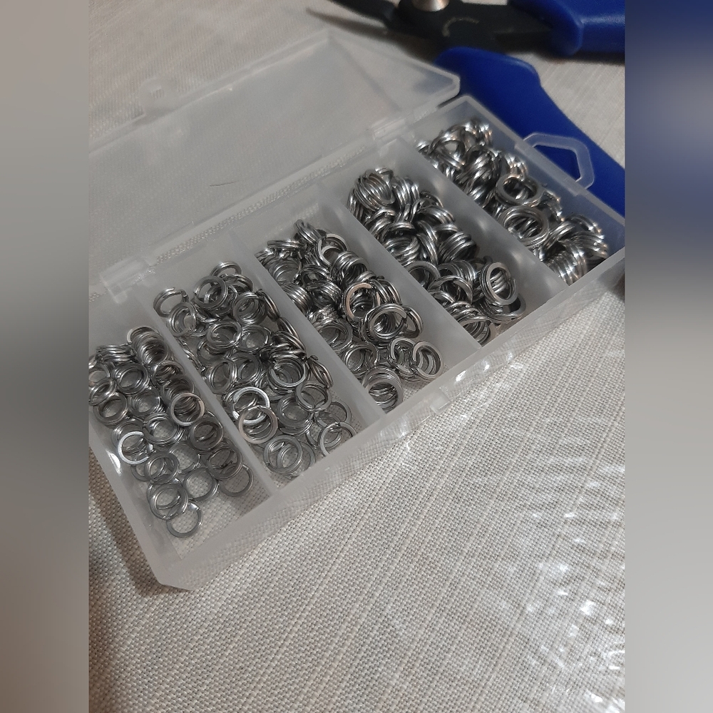 Split Rings with Pliers - Picture 4 of 5